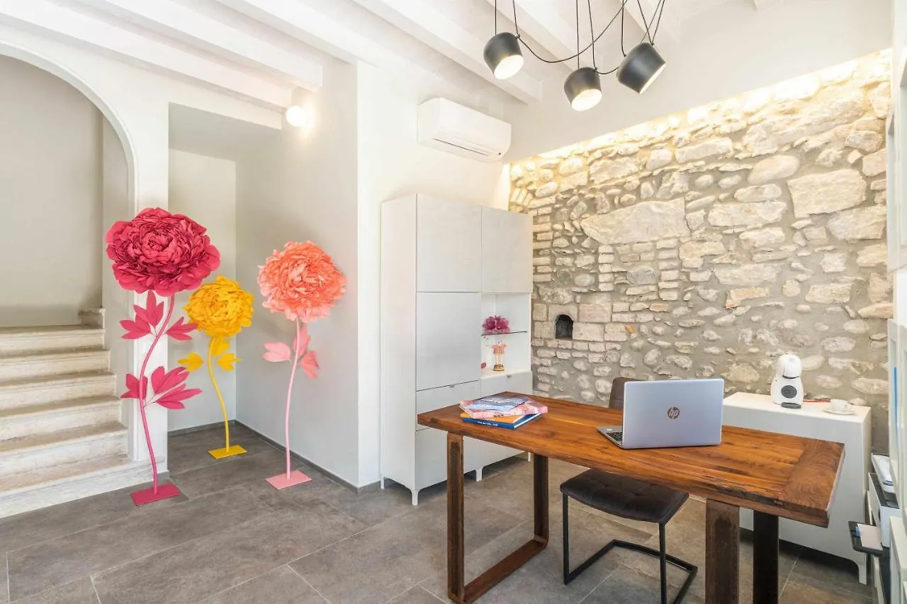 Apartment Palazzo Trevignane Appartamento La Bella Scuderia San Felice del Benaco Italy