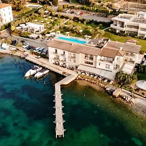 Hotel Bella & Restaurant With Private Dock For Mooring Boats, San Felice del Benaco