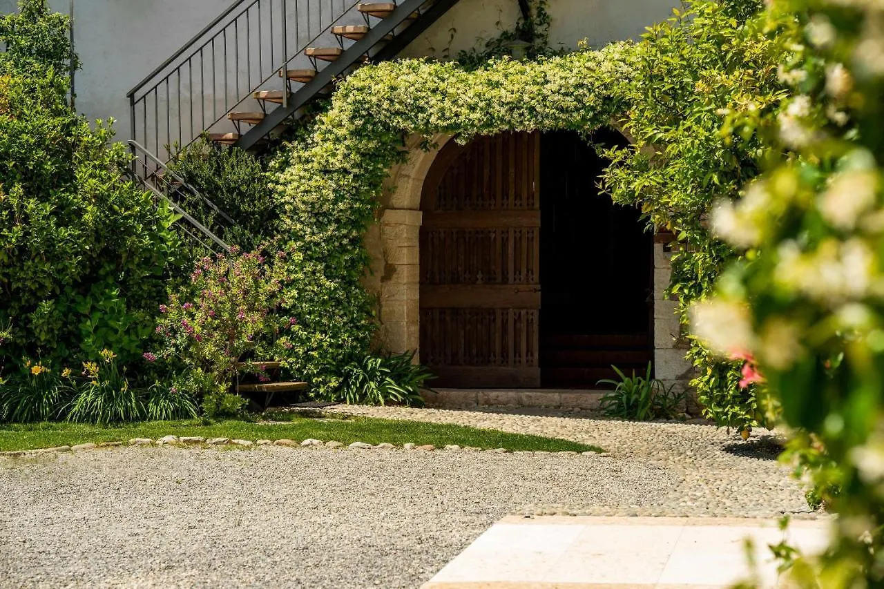 Apartment Palazzo Trevignane Appartamento La Bella Scuderia San Felice del Benaco Italy