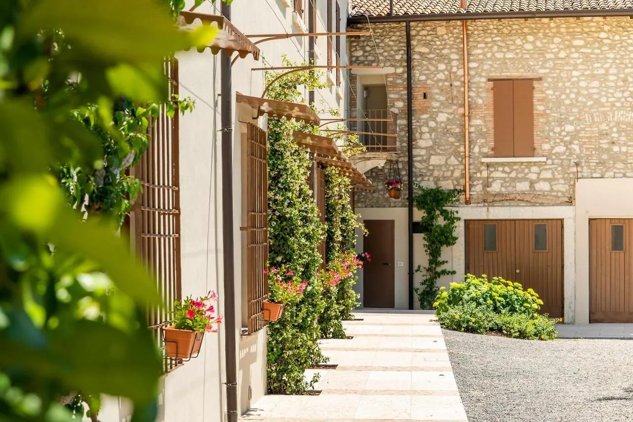 Apartment Palazzo Trevignane Appartamento La Bella Scuderia San Felice del Benaco Italy